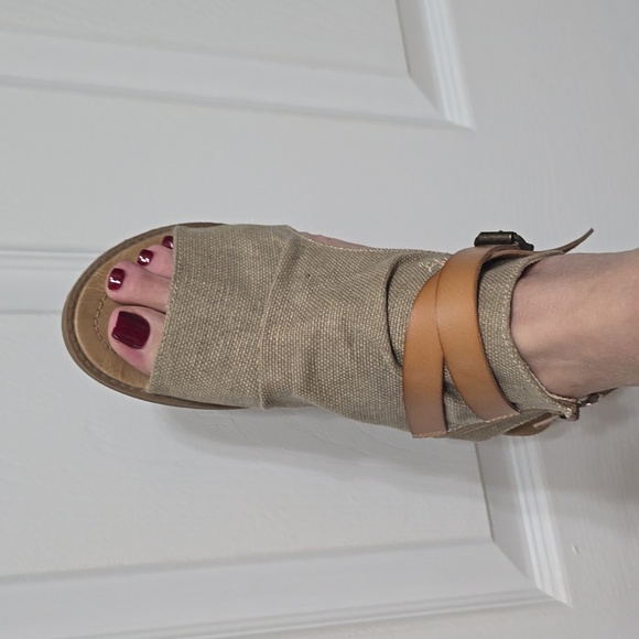 Khaki canvas with leather strap accent sandals - Picture 4 of 4